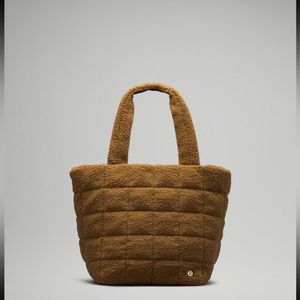 NWT Lululemon Quilted Grid Tote Bag 26L *Fleece / Burnt  Caramel